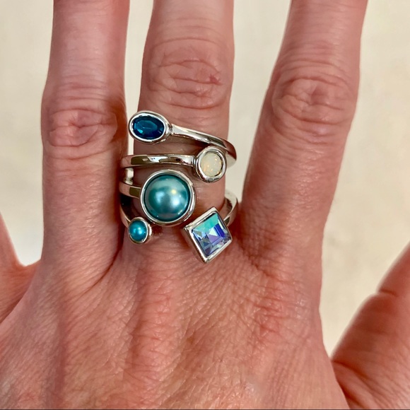 NEW LISTING! Lia Sophia Jeweled Ring! - Picture 5 of 8